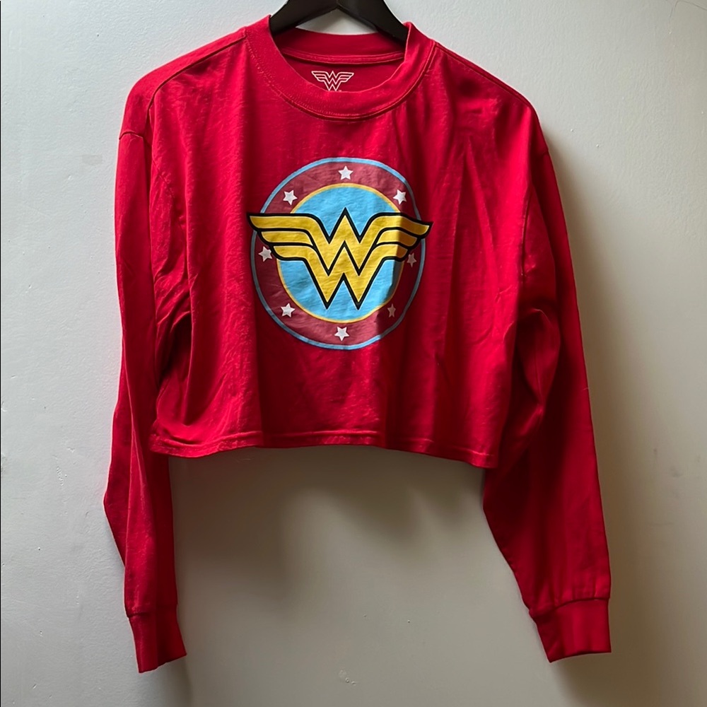 Wonder Woman Cropped Long Sleeves Ttshirt size L